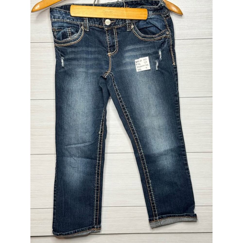 Maurices Distressed Embellished Pocket Capri Jean Size 7/8 Everyday Casual Style